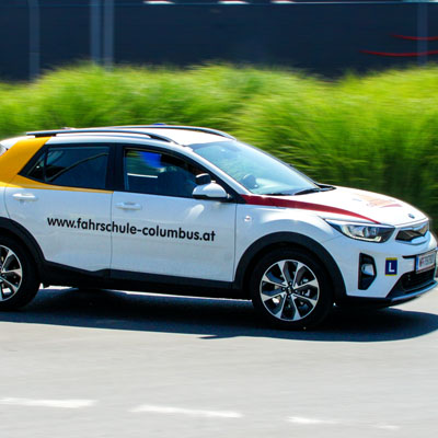 Kia-Stonic-Kreisverkehr-400x400-1