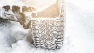 Winterreifen im Schnee