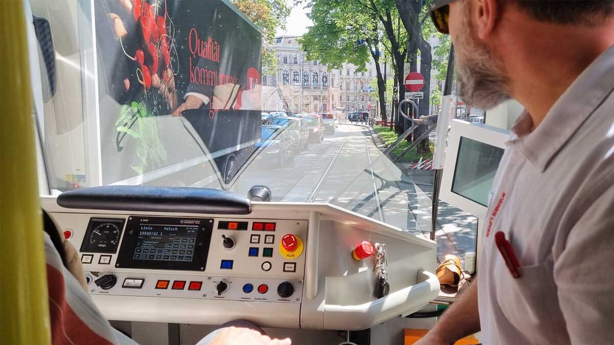 Fahrerperspektive am Ring gegen die Einbahnrichtung